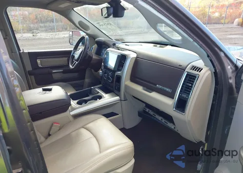 2018 Ram 1500 Laramie 4X4 5'7 Box z USA, uszkodzony, nr VIN 1C6RR7NT9JS104153